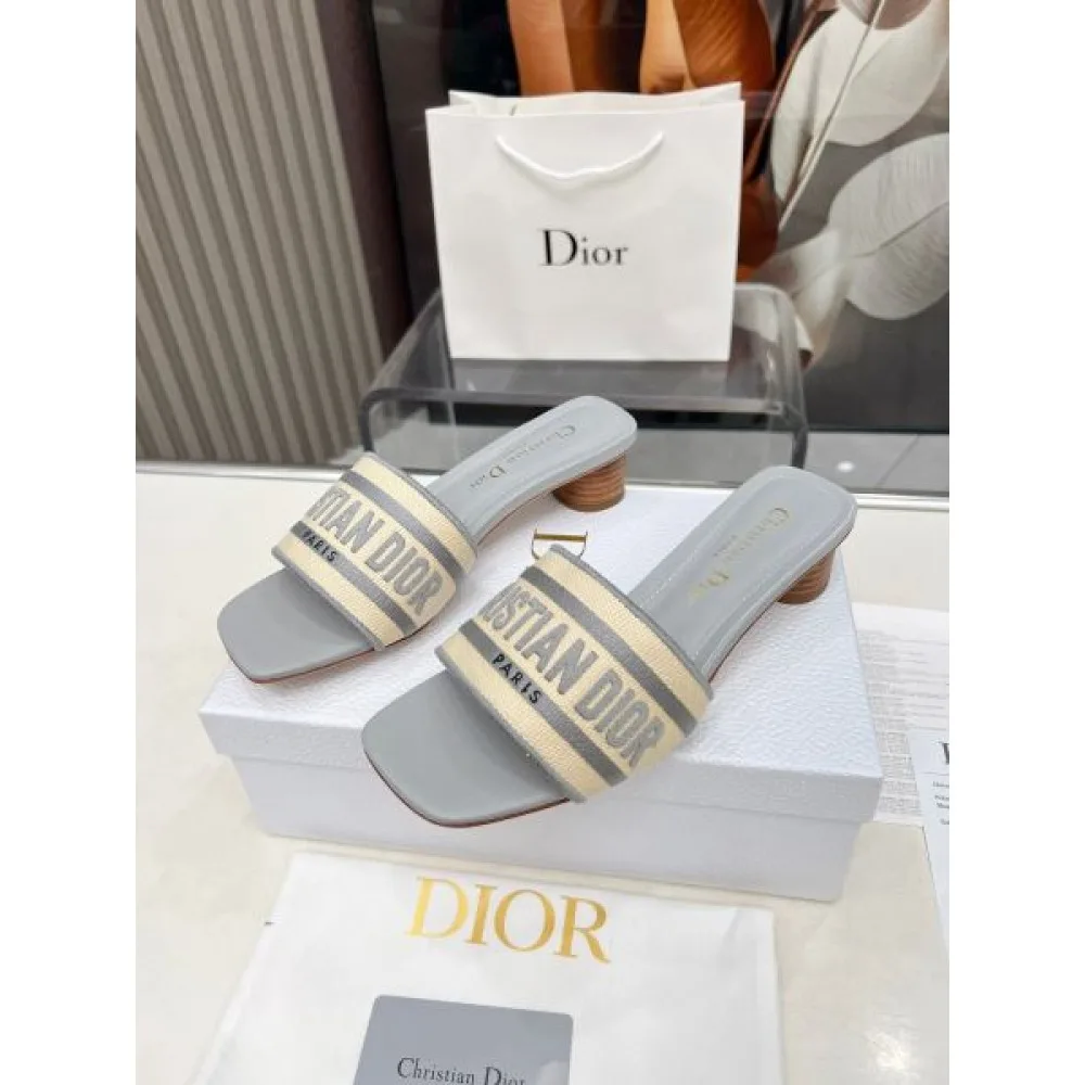 2025SS DIOR ディオール 春夏新作を一気見せ レディースサンダル 商品画像 5