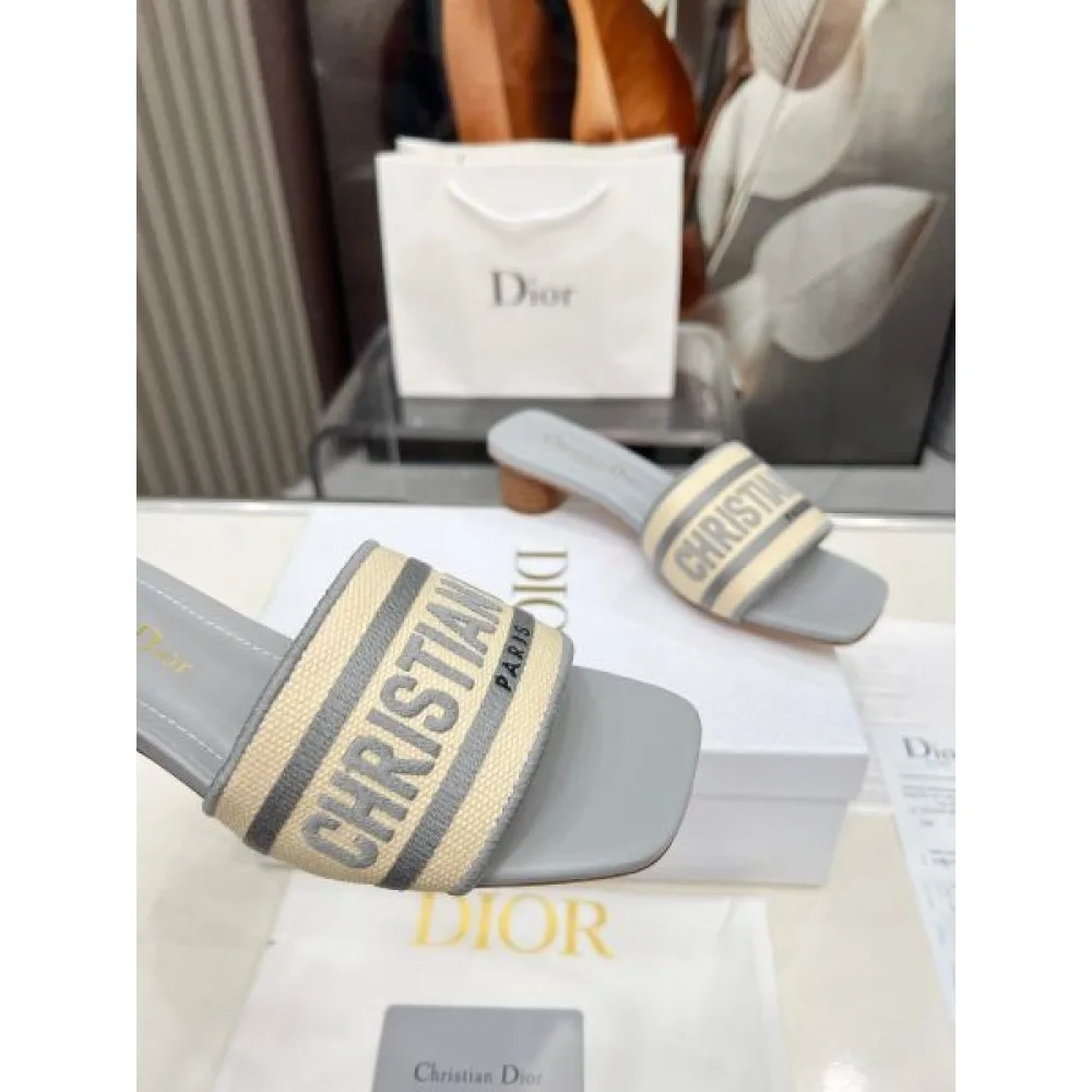 2025SS DIOR ディオール 春夏新作を一気見せ レディースサンダル 商品画像 6