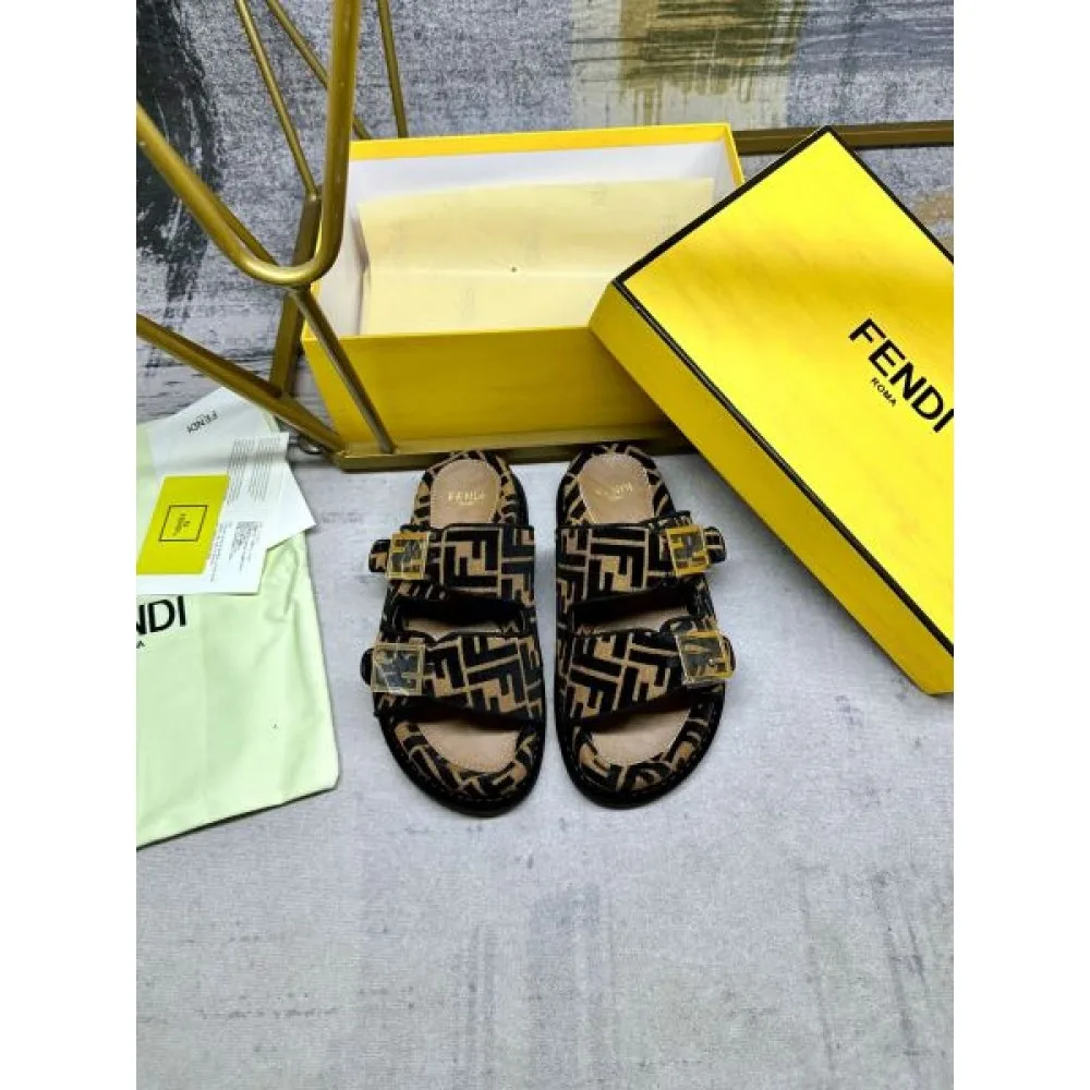 2025SS FENDI フェンデイ 春夏季超人気即完売 レディースサンダル 商品画像 4