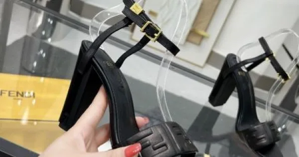 2025SS FENDI フェンデイ 注目されている新品 レディースサンダル 商品画像 11