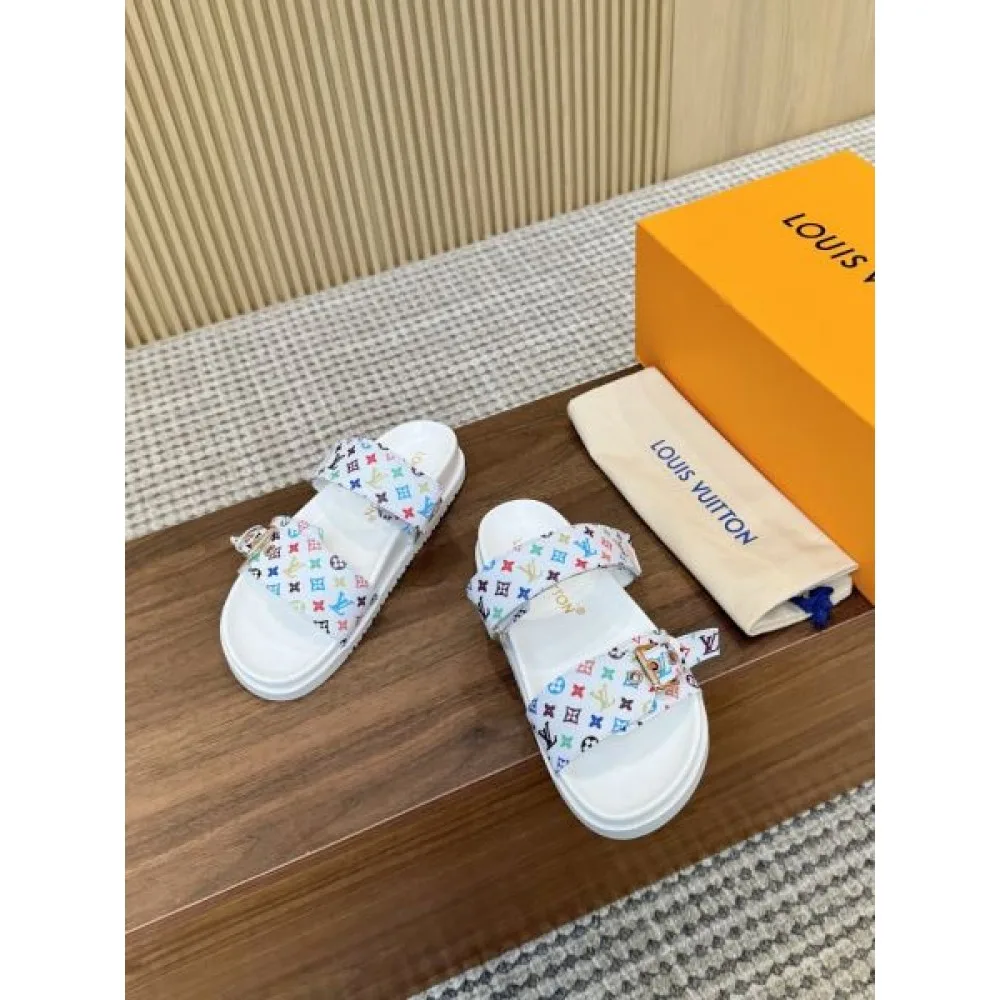 2025SS LOUIS VUITTON ルイヴィトン 大注目早い者勝ち レディースサンダル 商品画像 3