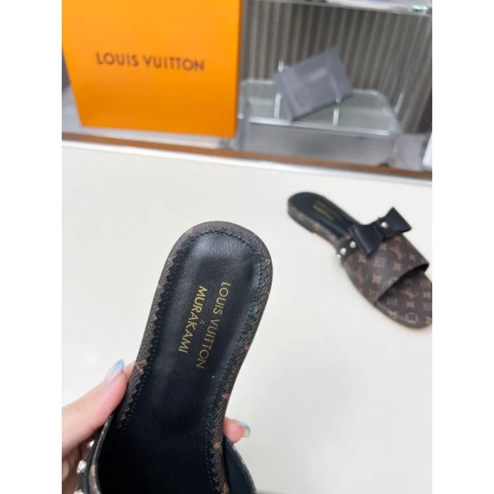 2025SS LOUIS VUITTON ルイヴィトン 今季話題の一級品 レディースサンダル 商品画像 9