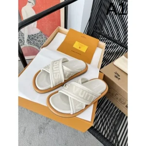 2025SS LOUIS VUITTON ルイヴィトン 今大注目ブランド レディースサンダル 商品画像 1