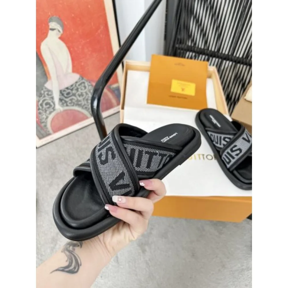2025SS LOUIS VUITTON ルイヴィトン 今大注目ブランド レディースサンダル 商品画像 5