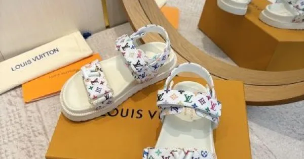 2025SS LOUIS VUITTON ルイヴィトン 着心地満足度100% レディースサンダル 商品画像 11