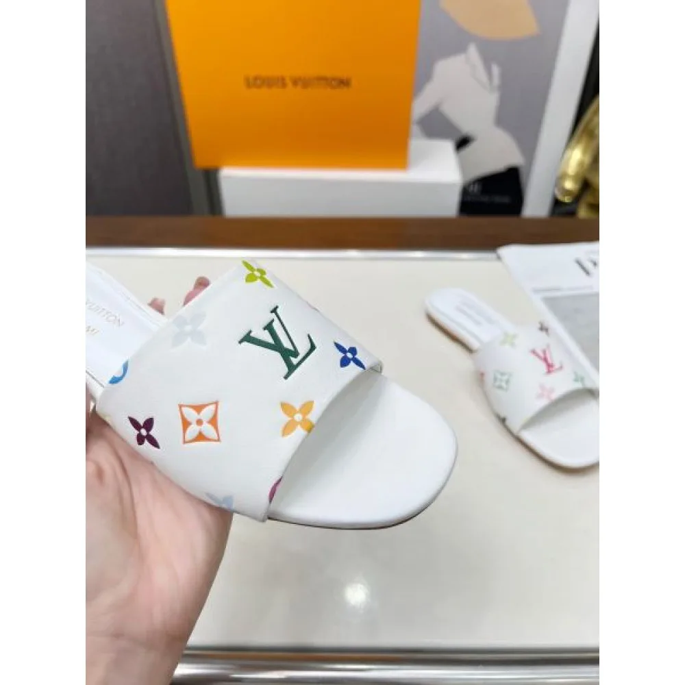 2025SS LOUIS VUITTON ルイヴィトン 爆発的人気再入荷 レディースサンダル 商品画像 9