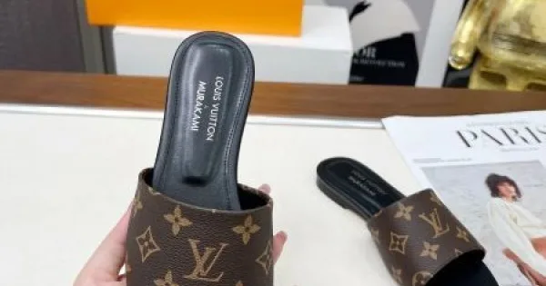 2025SS LOUIS VUITTON ルイヴィトン 爆発的人気再入荷 レディースサンダル 商品画像 11