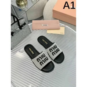 2025SS MIU MIU ミュウミュウ 支持が急上昇 レディースサンダル 商品画像 1
