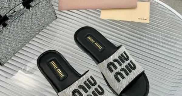 2025SS MIU MIU ミュウミュウ 支持が急上昇 レディースサンダル 商品画像 11