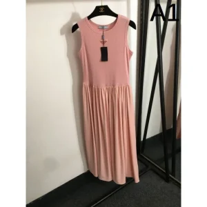 PRADA プラダ 2025SS 最新先取りおしゃれなロゴ入り ワンピース 商品画像 1