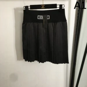 VERSACE ヴェルサーチェ 2025SS お気に入りのスタイル プリーツスカート 商品画像 1