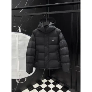2025FW PRADA プラダ 高評価レビュー続出 ダウンジャケット 商品画像 1