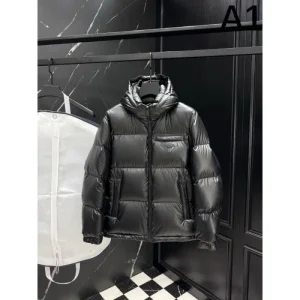 2025FW PRADA プラダ 印象深いデザイン ダウンジャケット 商品画像 1