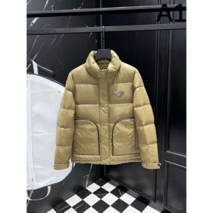 2025FW PRADA プラダ 心惹かれるスタイル ダウンジャケット 商品画像 1