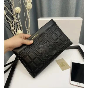 2025FW クラッチバッグ BURBERRY バーバリー 希少限定 入手困難なラグジュアリーバッグ 商品画像 1