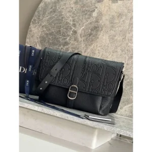 DIOR ディオール ショルダーバッグ 2025SS おしゃれな人必見の愛用アイテム 商品画像 1