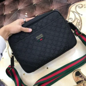 2025FW ショルダーバッグ GUCCI グッチ 限定コレクション 秋冬を彩るラグジュアリーモデル 商品画像 1