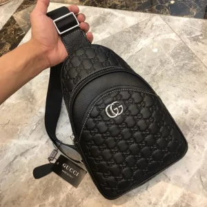 2025FW チェストバッグ GUCCI グッチ 秋の定番アイテム 洗練された上質デザイン 商品画像 1