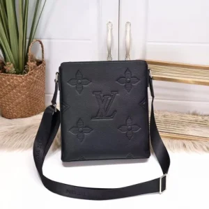 LOUIS VUITTON ルイヴィトン ショルダーバッグ 2025SS 絶大な人気を誇る新作 商品画像 1