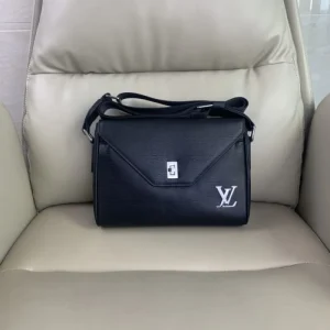 LOUIS VUITTON ルイヴィトン ショルダーバッグ 2025SS 毎シーズン欠かせない存在感 商品画像 1