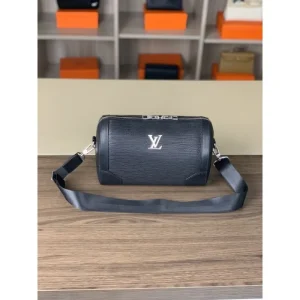 LOUIS VUITTON ルイヴィトン ショルダーバッグ 2025SS 春夏注目のトップトレンドバッグ 商品画像 1