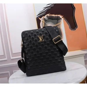 2025FW ショルダーバッグ LOUIS VUITTON ルイヴィトン 最旬トレンドコレクション 大人の必須バッグ 商品画像 1