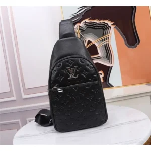 2025FW チェストバッグ LOUIS VUITTON ルイヴィトン 今期新作 美しいシルエットの人気モデル 商品画像 1