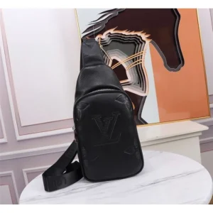 2025FW チェストバッグ LOUIS VUITTON ルイヴィトン 雑誌掲載 秋冬注目のおしゃれバッグ 商品画像 1