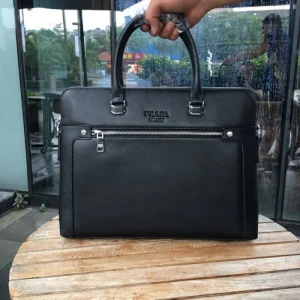 2025FW ブリーフケース PRADA プラダ 希少限定 入手困難なプレミアムブリーフケース 商品画像 1