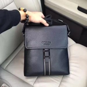 2025FW ショルダーバッグ PRADA プラダ ブランドロゴが映える 上質ショルダーバッグ 商品画像 1