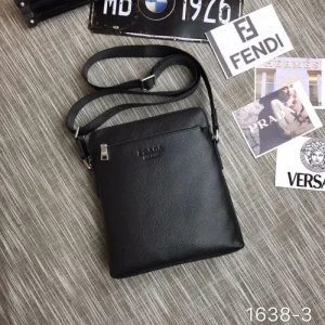 2025FW ショルダーバッグ PRADA プラダ 最新トレンド 新品で登場する大注目アイテム 商品画像 1