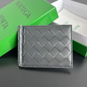 2025SS カラバリ豊富 BOTTEGA VENETA ボッテガヴェネタ 二つ折り財布 商品画像 1