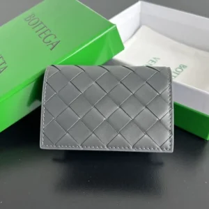2025SS 新作に一目惚れ BOTTEGA VENETA ボッテガヴェネタ カードケース 商品画像 1