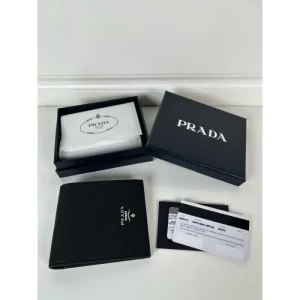 2025SS 売上ランキング1位 PRADA プラダ 二つ折り財布 商品画像 1