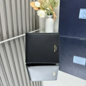 2025SS 人気セール100%新品 PRADA プラダ 二つ折り財布 商品画像 1