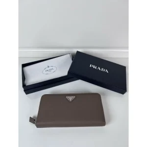 2025SS すっきりしたシルエット PRADA プラダ 長財布 商品画像 1