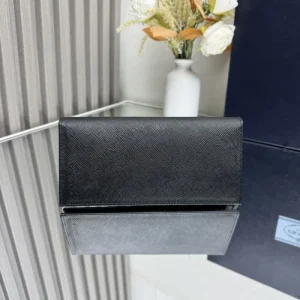 2025SS 最新の注目ファッション PRADA プラダ 長財布 商品画像 1