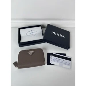 2025SS 今年らしい優秀アイテム PRADA プラダ カードケース 商品画像 1