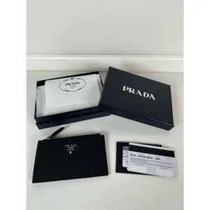 2025SS 今年らしく魅力的アップ PRADA プラダ カードケース 商品画像 1