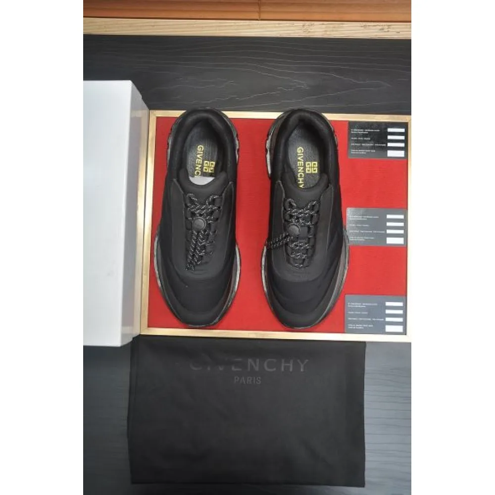 2025FW メンズ スニーカー GIVENCHY ジバンシィ 期待値も高い注目アイテム 商品画像 3