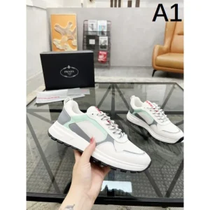 PRADA プラダ 2025SS きれいめコーデに変身 メンズ用 スニーカー 商品画像 1