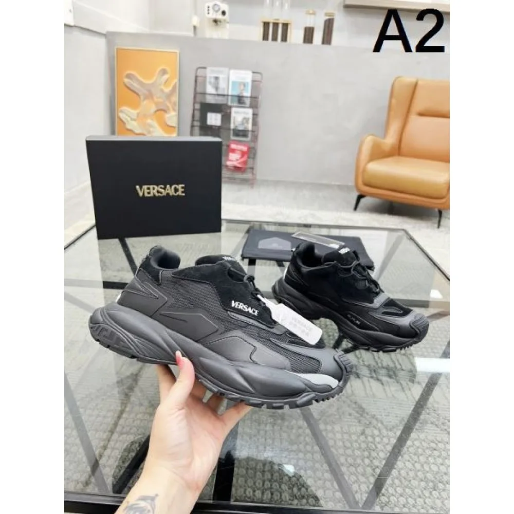 VERSACE ヴェルサーチェ 2025SS 季節を問わず活躍し メンズ用 スニーカー 商品画像 2