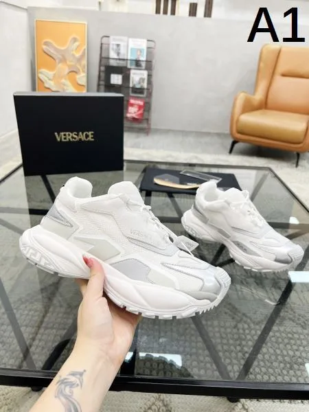 VERSACE ヴェルサーチェ 2025SS 季節を問わず活躍し メンズ用 スニーカー 商品画像 10