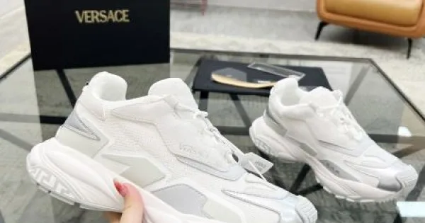 VERSACE ヴェルサーチェ 2025SS 季節を問わず活躍し メンズ用 スニーカー 商品画像 11