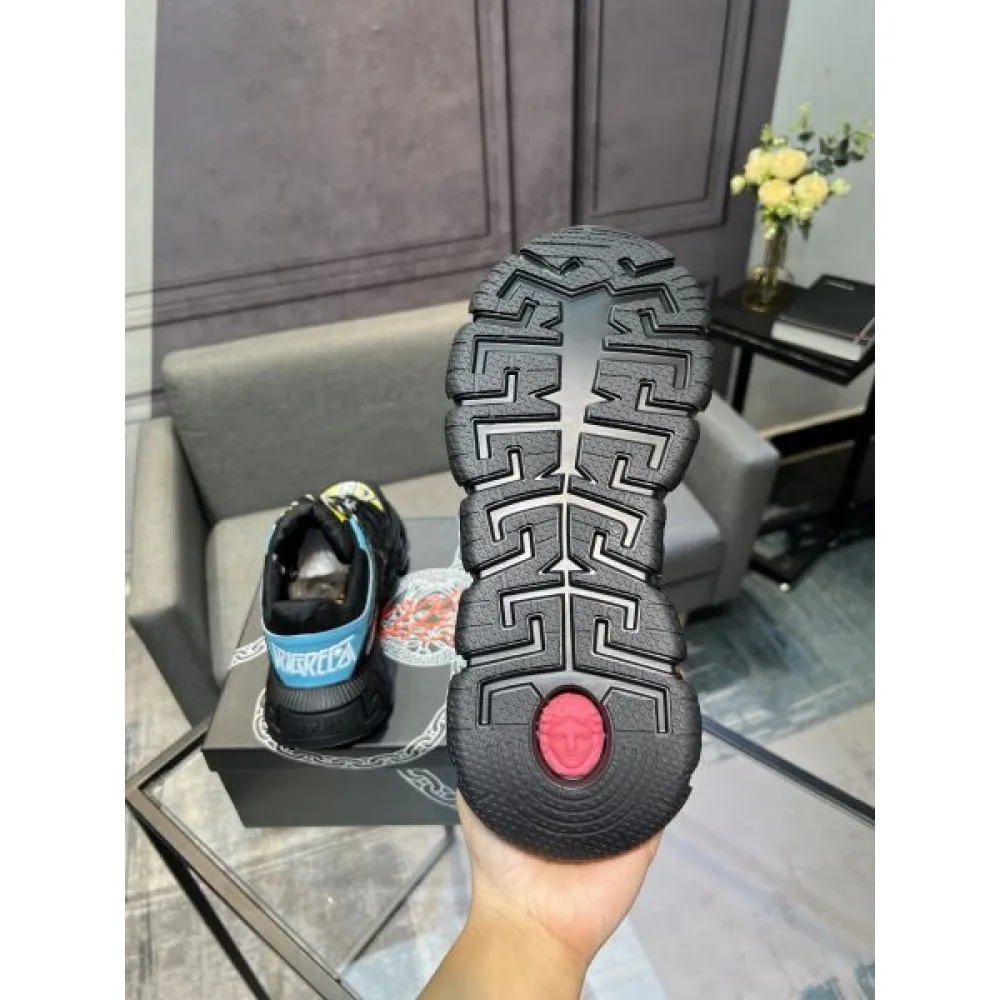 2025FW メンズ スニーカー VERSACE ヴェルサーチェ お気に入りのデザインで魅せる 商品画像 9