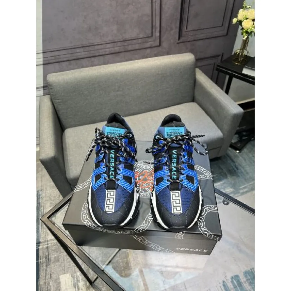 2025FW メンズ スニーカー VERSACE ヴェルサーチェ 大人っぽく見せてくれるエレガントなデザイン 商品画像 4