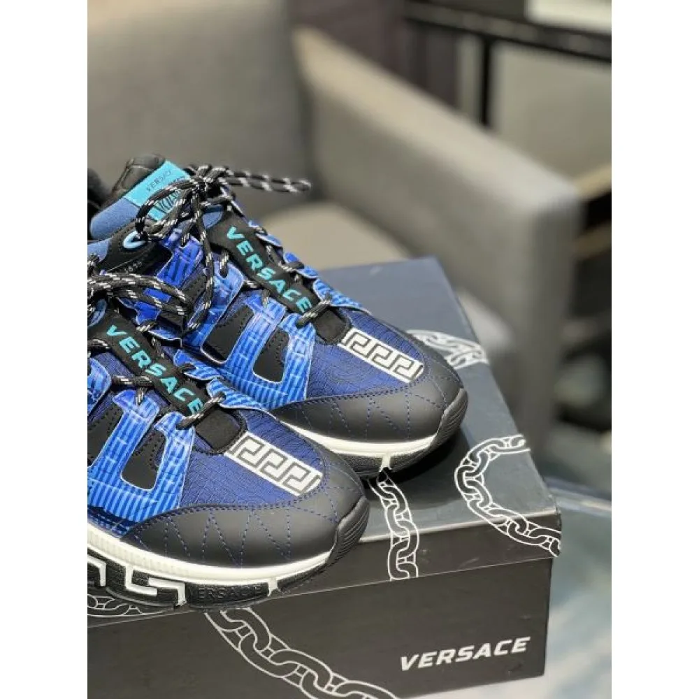 2025FW メンズ スニーカー VERSACE ヴェルサーチェ 大人っぽく見せてくれるエレガントなデザイン 商品画像 7