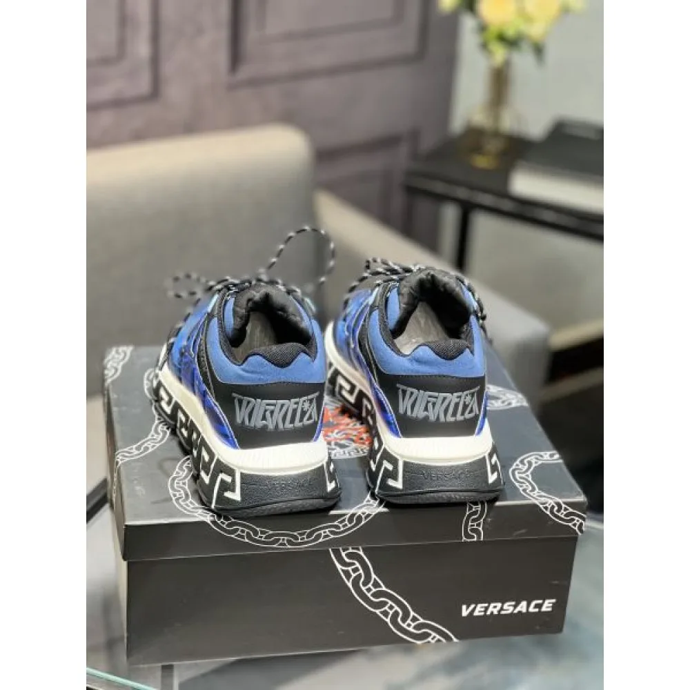 2025FW メンズ スニーカー VERSACE ヴェルサーチェ 大人っぽく見せてくれるエレガントなデザイン 商品画像 8