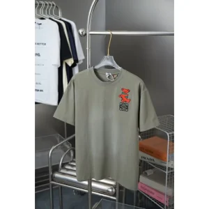 2025SS LOEWE ロエベ アナグラム風ロゴ 半袖Tシャツ ナチュラルシンプルな春夏トップス 商品画像 1