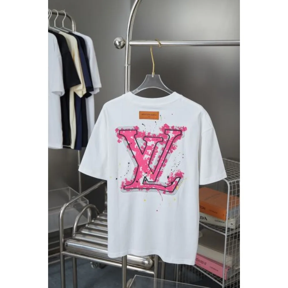 2025SS LOUIS VUITTON ルイヴィトン 定番モノグラム風 半袖Tシャツ トレンド感満載ユニセックス 商品画像 3
